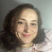 Cat mom from London sharing a review of custom pet artwork